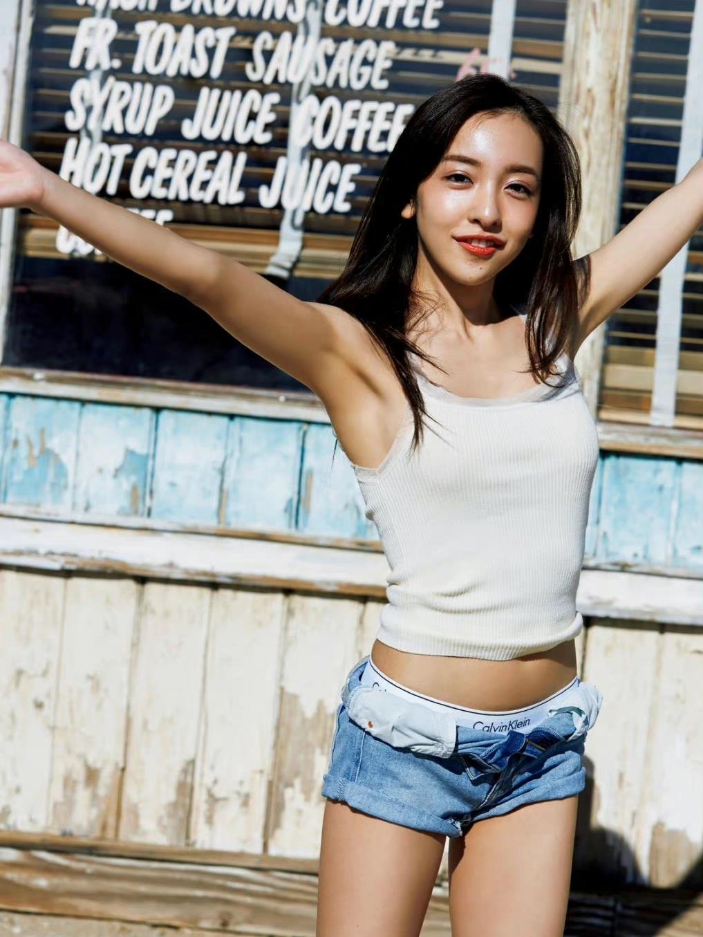 日系少女写真参考 板野友美  2018年写真集《wanderer》 摄影:nd chow