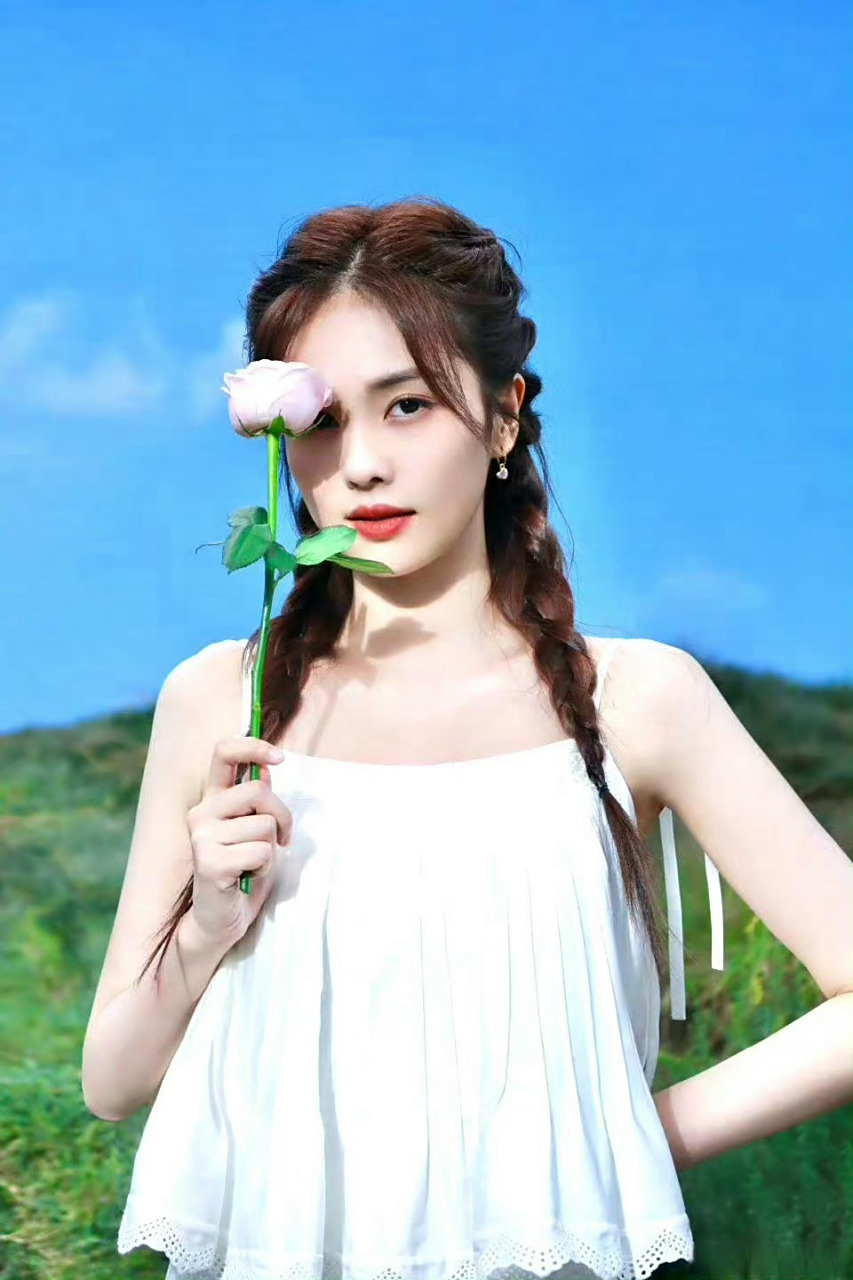 有网友问angelababy白鹿她俩如果演一部剧的话谁是一番?