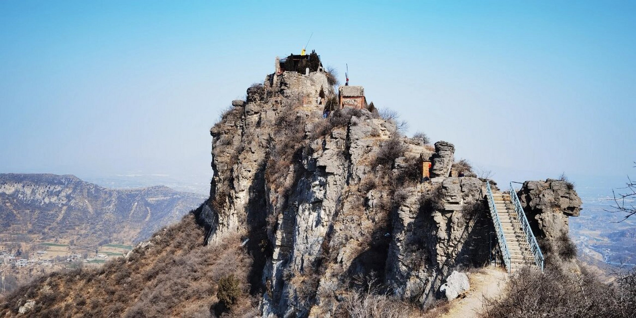 新密小顶山 皇姑寨位于荥密交界界沟村南部的山顶上,皮定均将军"智取