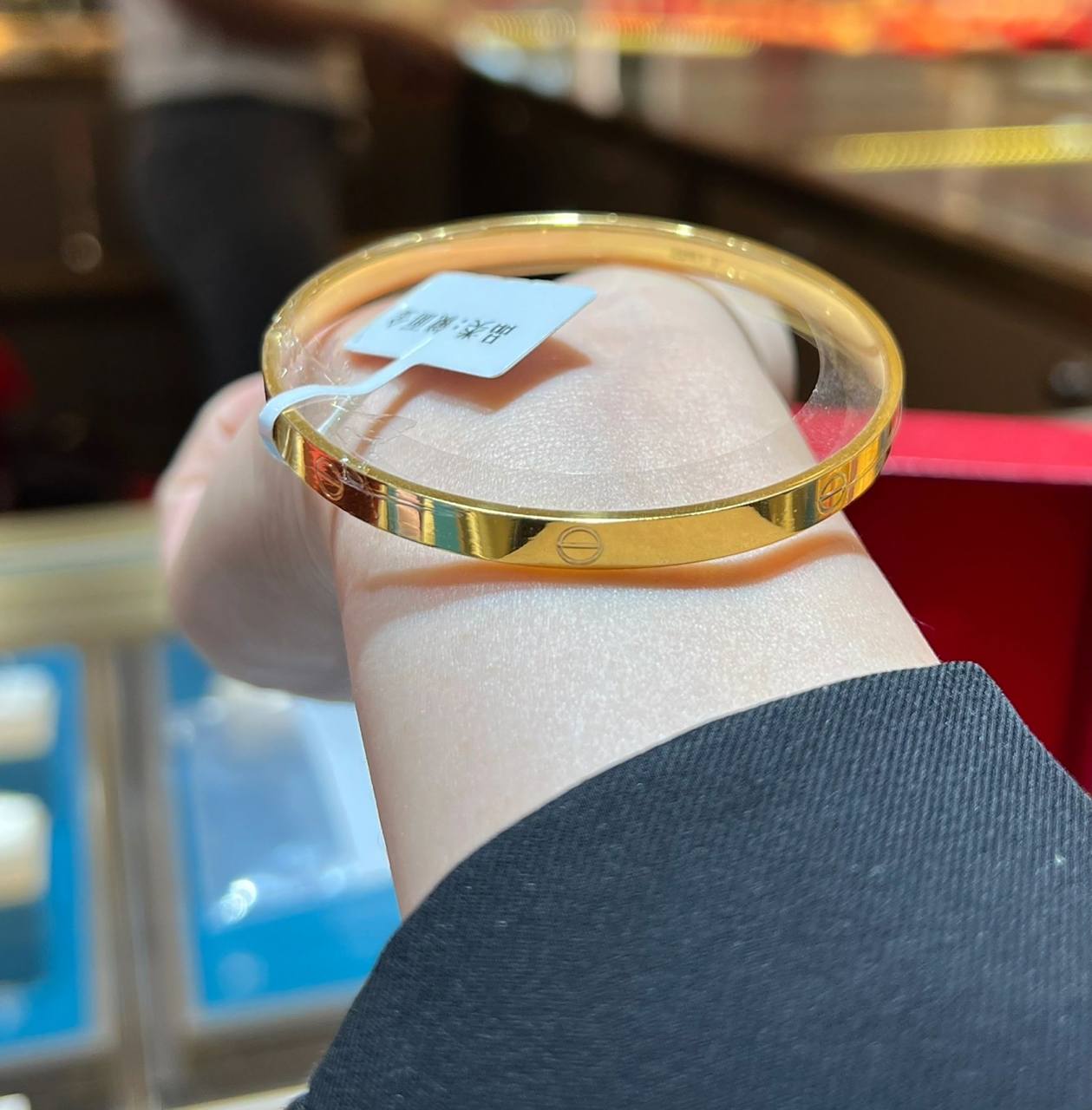 9手镯 百分之九十女孩子9799都爱的卡地亚黄金手镯,还要保值的