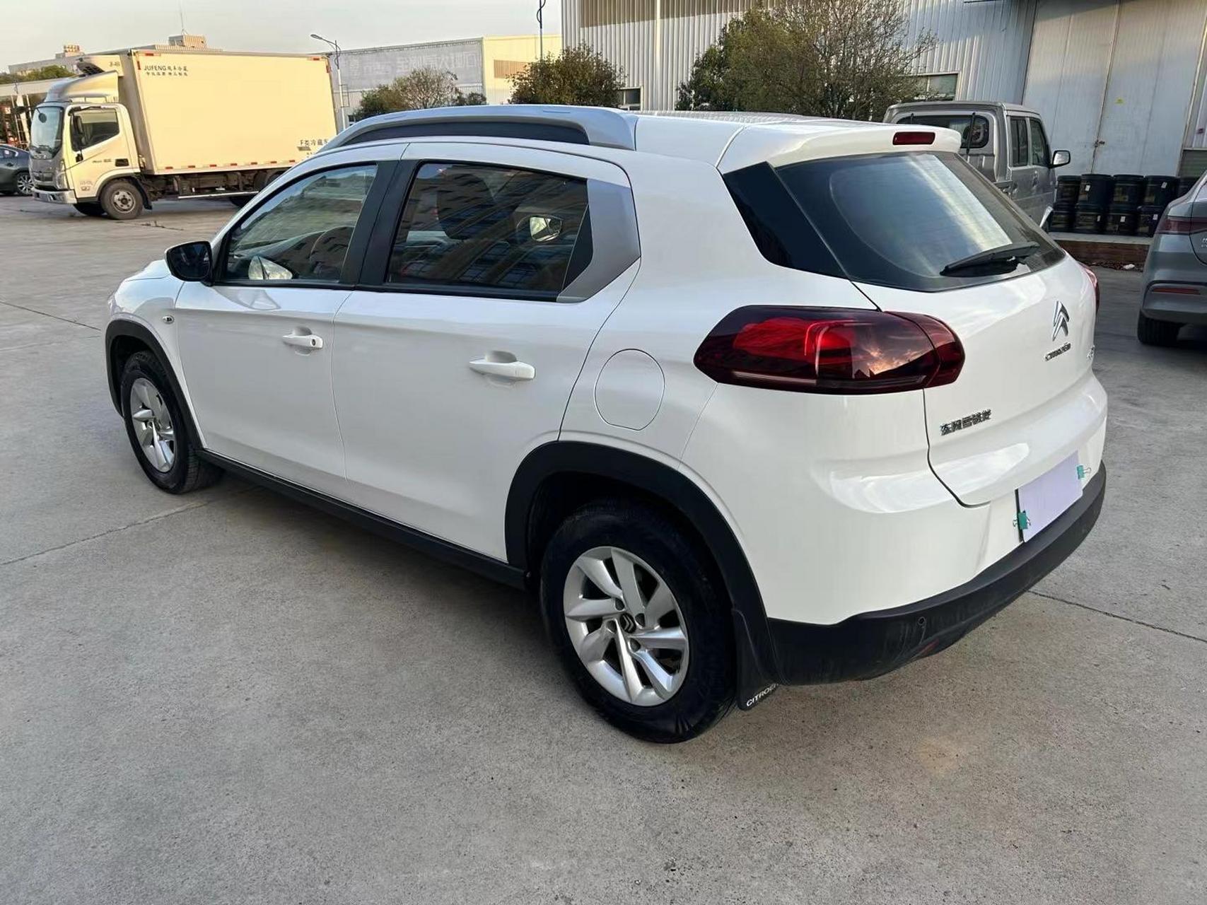 2015年12月上牌的东风雪铁龙c3xr,1.6排量手动挡本地一手私家车行驶8.