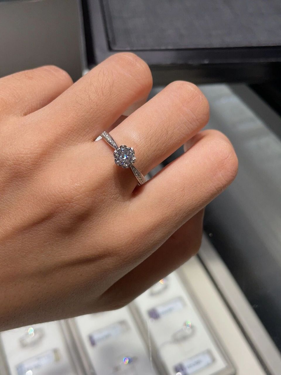 周大福30分钻戒九千多合算吗?