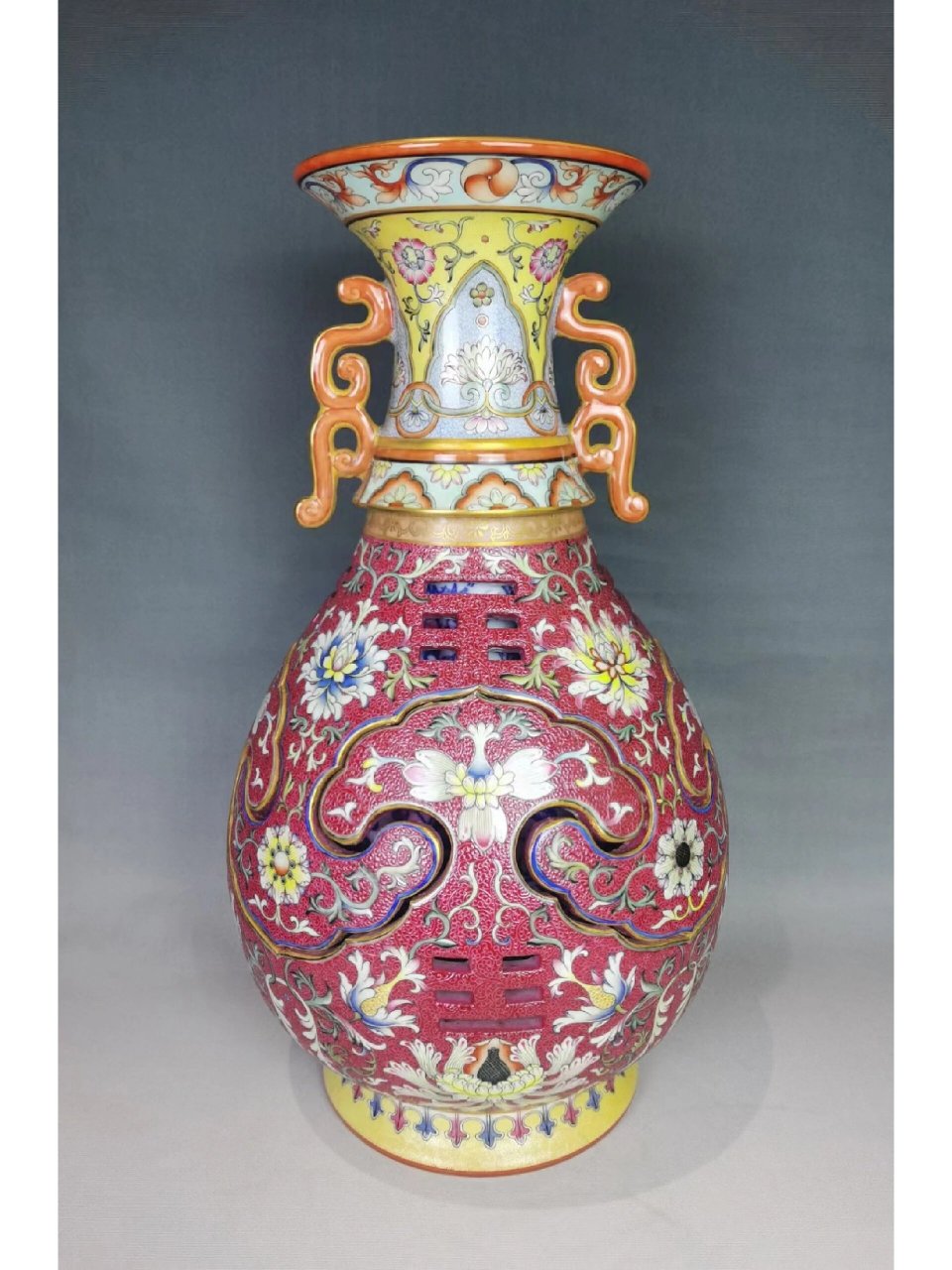 乾隆洋彩交泰转心瓶 乾隆高货重器放漏,喜欢联系.