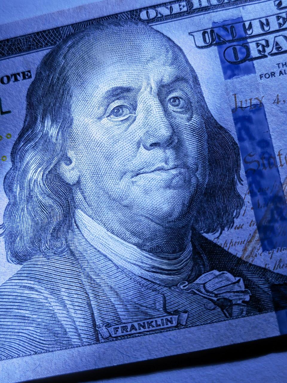 新版彩色 100 美元 100美元纸币正面人物为本杰明·富兰克林