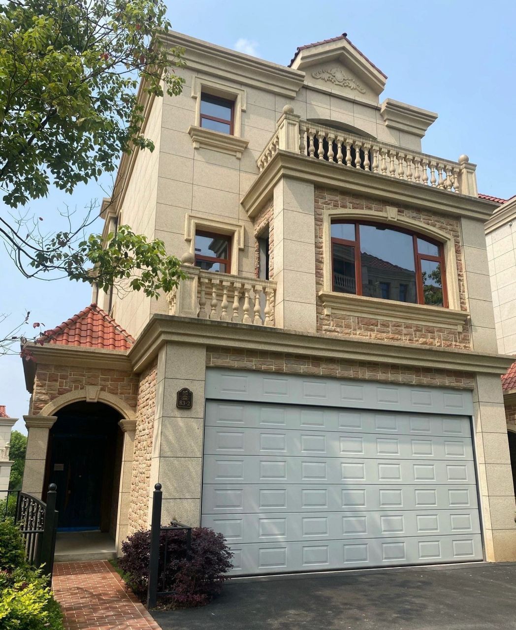 带180平花 兰溪,江山美景,以前叫江山美墅.小区眉山最高档的小区.