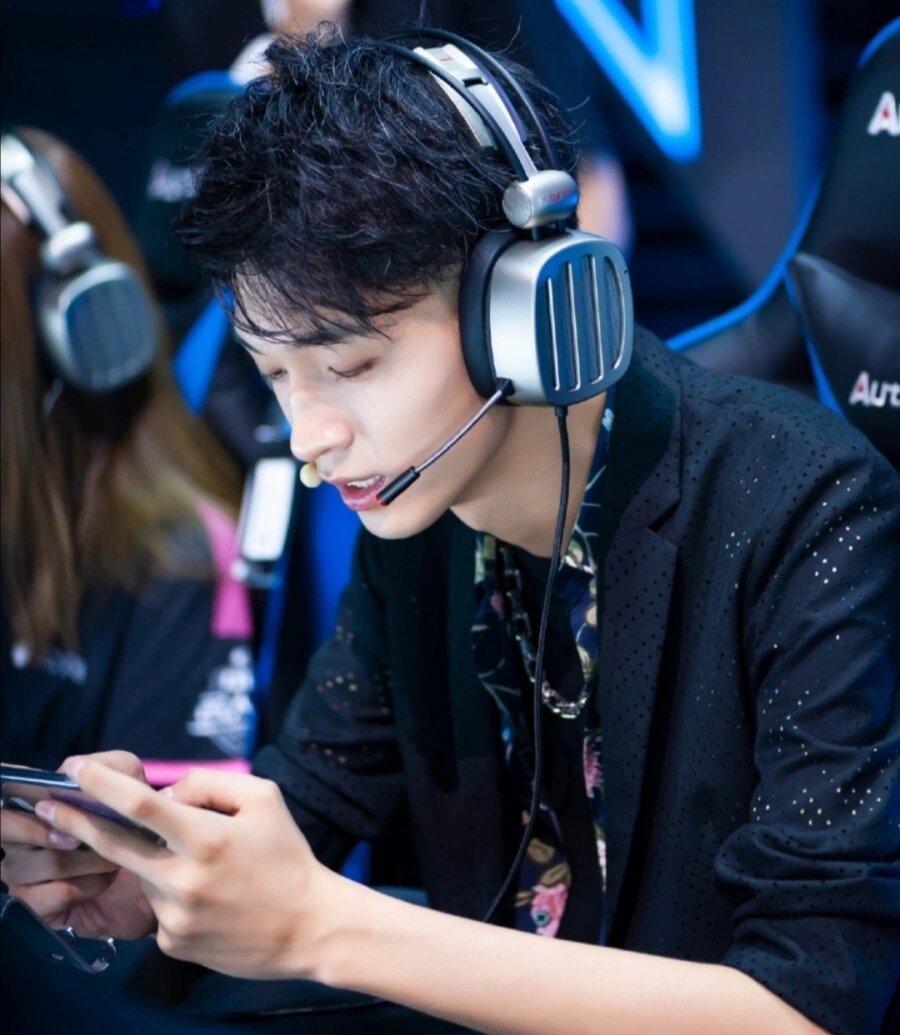 老秦,壁纸来了 秦霄贤,神仙图片