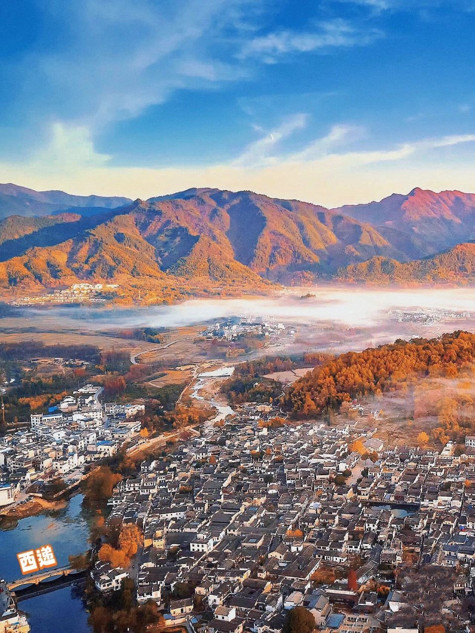 西递古村落金秋的诗意与风情 西递,这座位于中国安徽省黄山市黟县的古