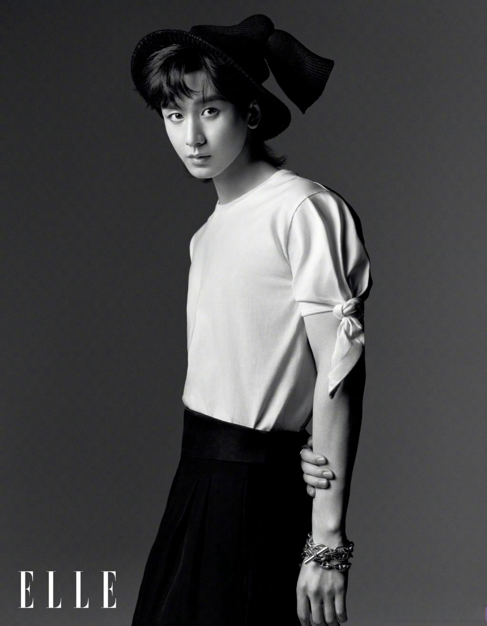 成毅最新elle封面大片.  说实话,够时尚吗?