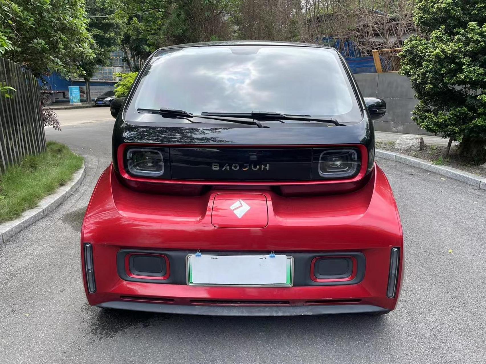 剁椒鱼头2020年上牌宝骏e300,续航305.四座 安全行驶3.