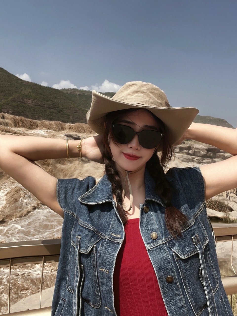 壶口瀑布拍照穿搭攻略拍照姿势 姐妹们!壶口瀑布陕西侧真的很好拍!