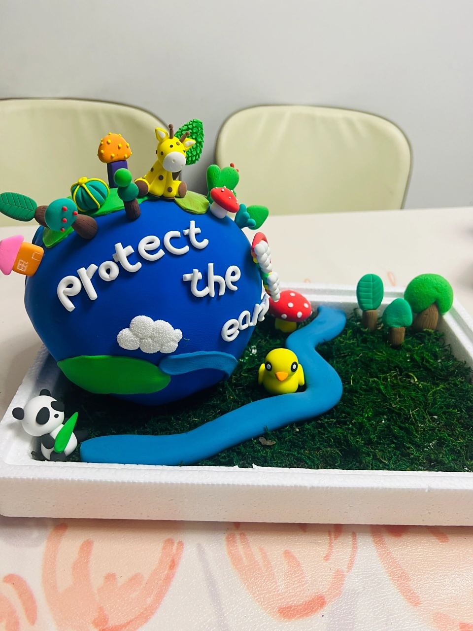 保护地球粘土手工 地球是用废旧塑料袋组成的 喜欢可以找我预定