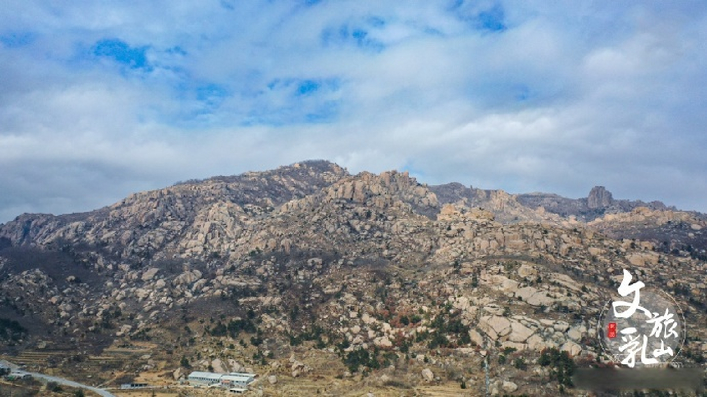 初冬登岠嵎,体验山水的清音与雅韵～(图片:乳山文旅)  via@威海市文化