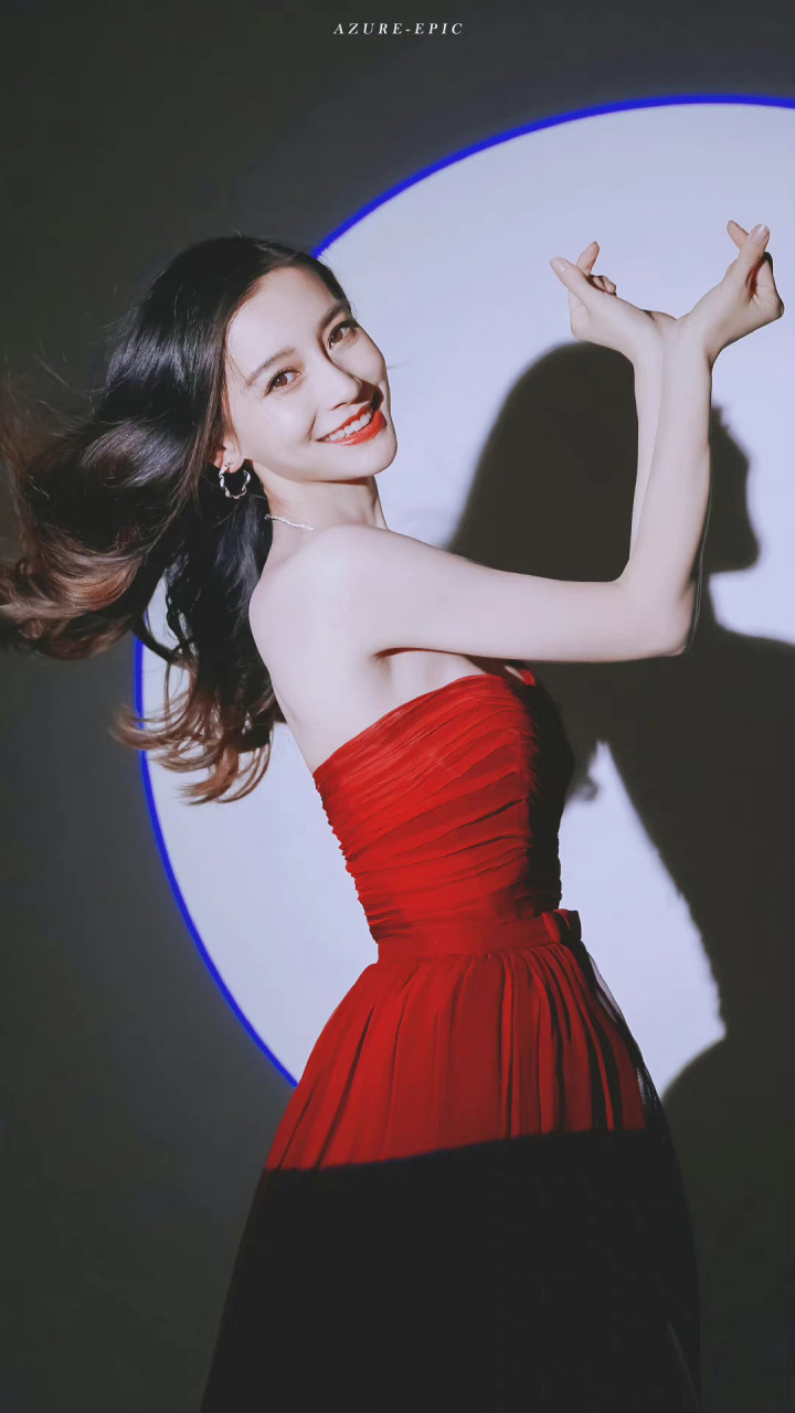 angelababy脸颊比心#  脸颊比心什么的也太甜了吧喂!