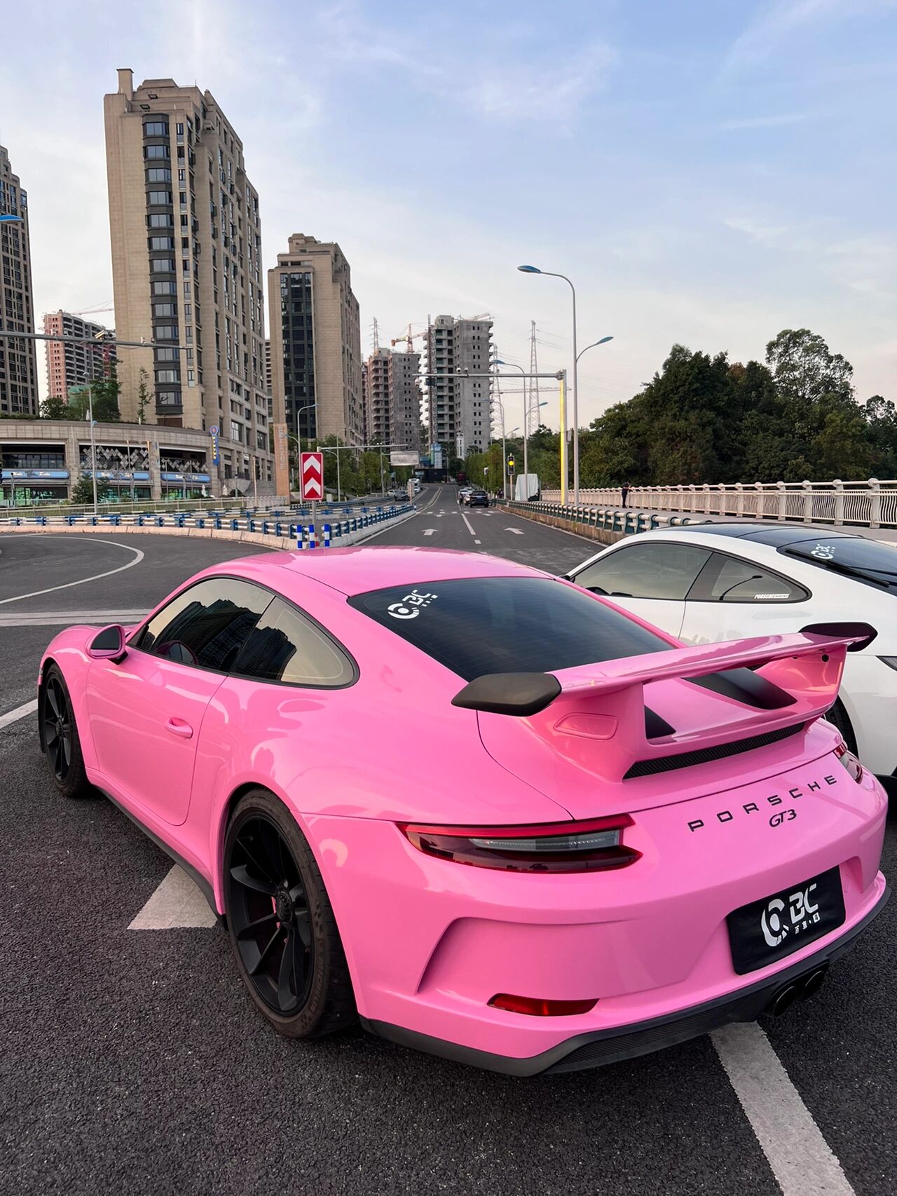 保时捷911gt3 芭比粉 粉色系最凶狠的一款颜色 当属这款芭比粉 也叫