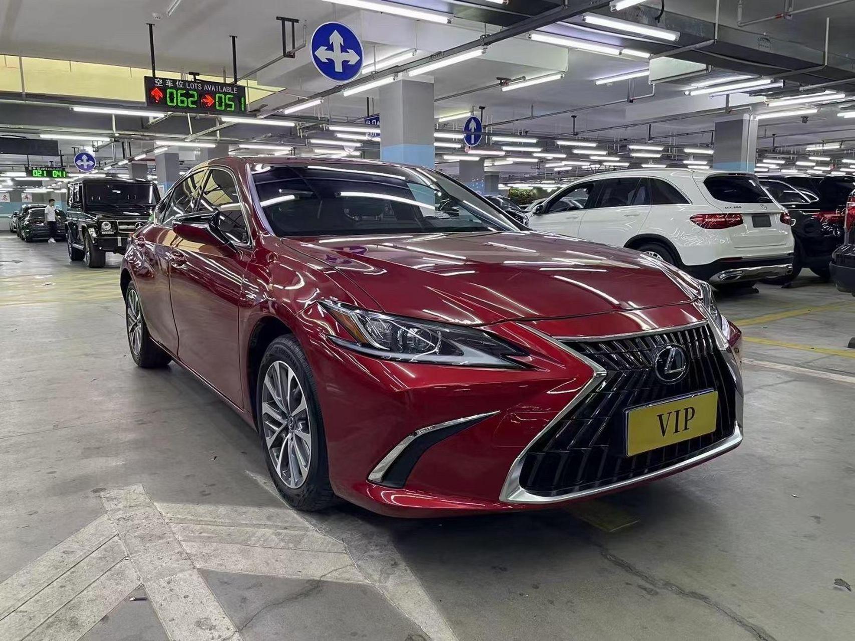 22年雷克萨斯es200,2.0排量,一手车实表1万多公里,全款价格21.8万