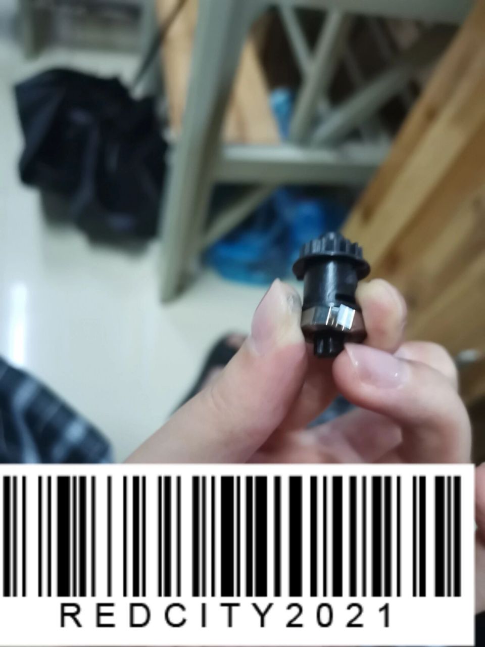 图一重组完还没装壳子的样子 图二手柄内部让自动伞自动的零件(我猜是