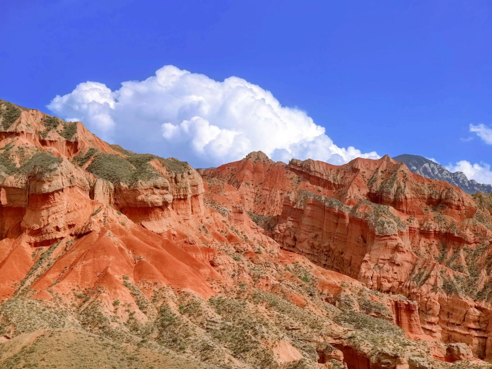 西宁附近的宝藏小城 从西宁往返贵德非常方便,西宁的南川西路客运站与