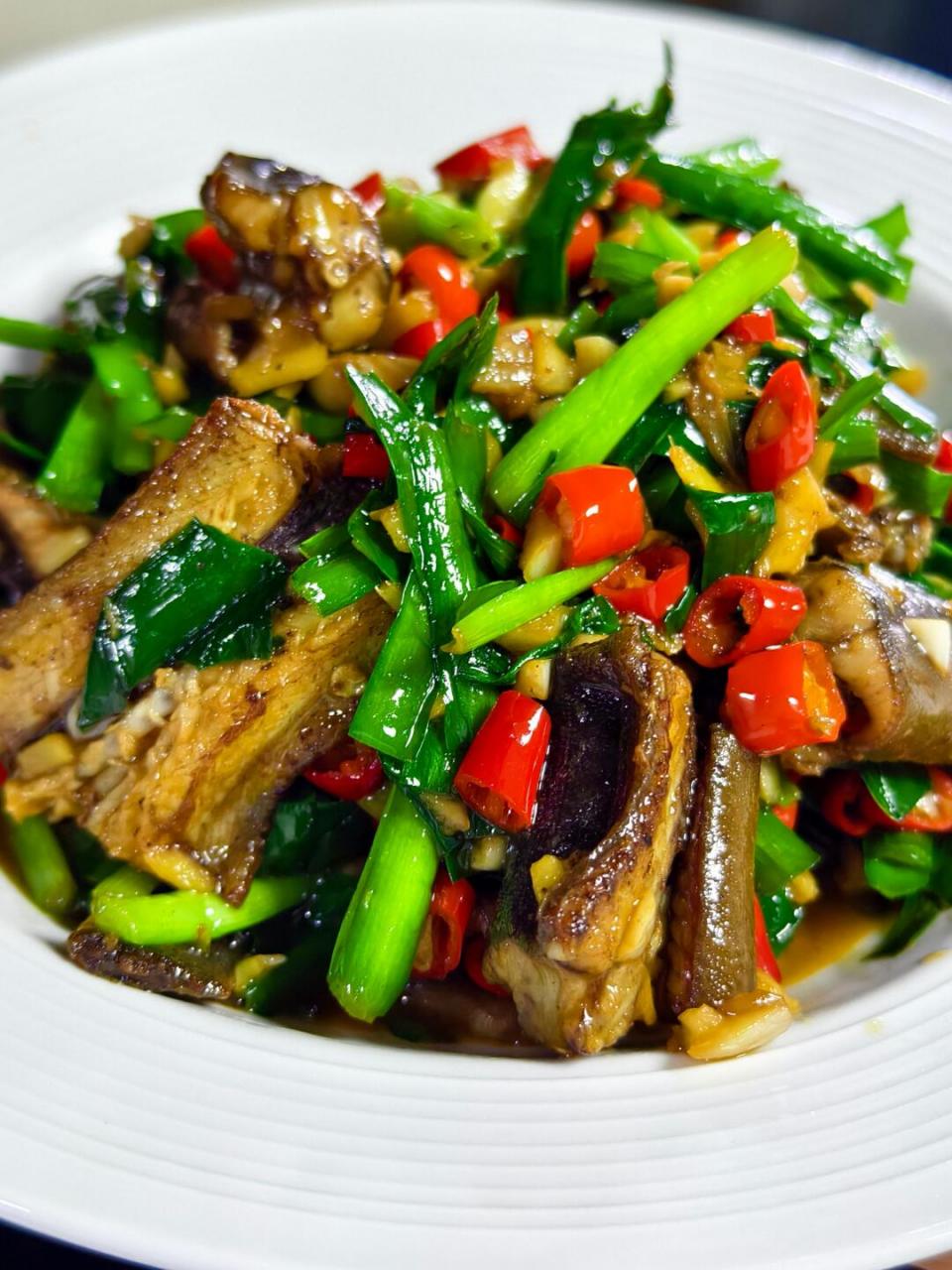 食材:鳝鱼,韭菜,小米辣,生姜,大蒜 	 #今天晚餐长这样# #湖南菜