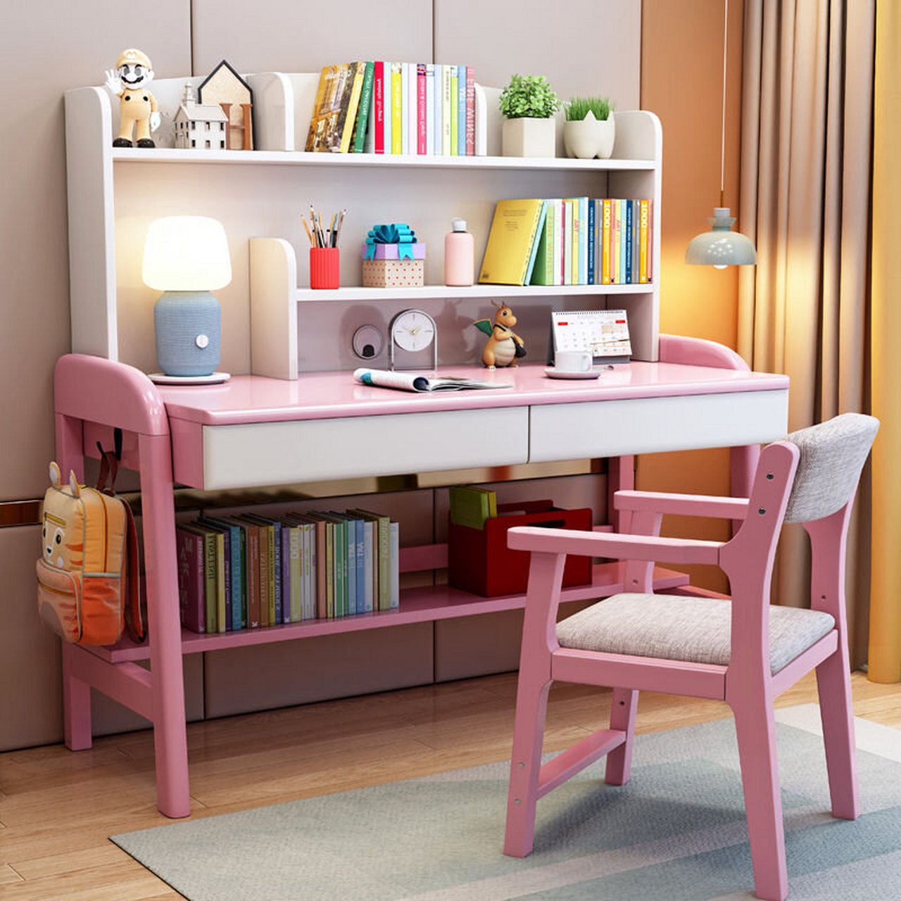 舒适温馨的儿童书桌 布置攻略 看了好久的儿童书桌,最后还是下手了