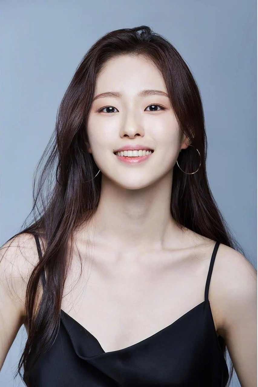 以韩剧《绿洲》出道,很漂亮的一位00年女演员—申允夏
