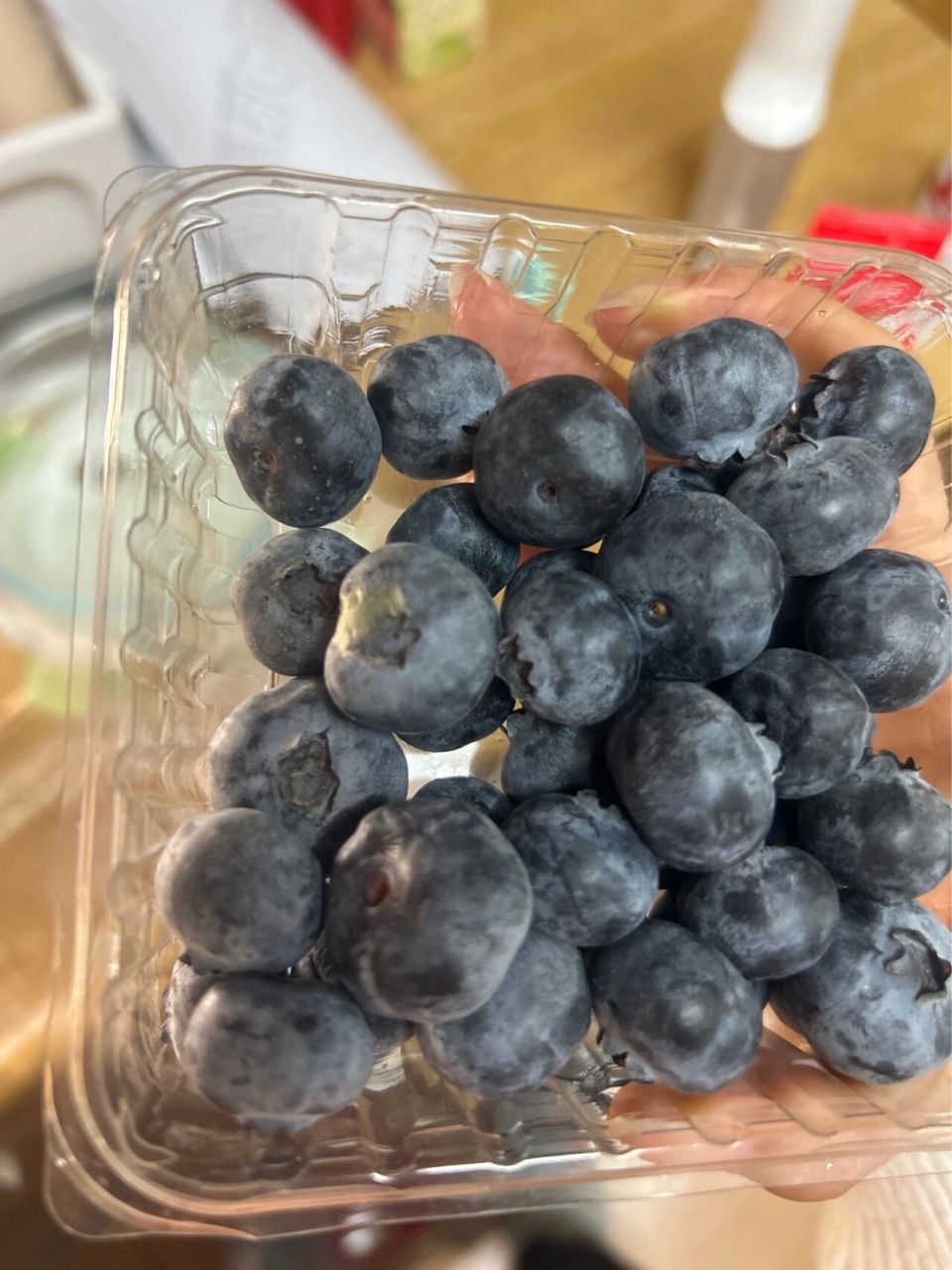 有一个蓝莓发霉了其他的还能吃吗  有一个蓝莓发霉了其他的还能吃吗