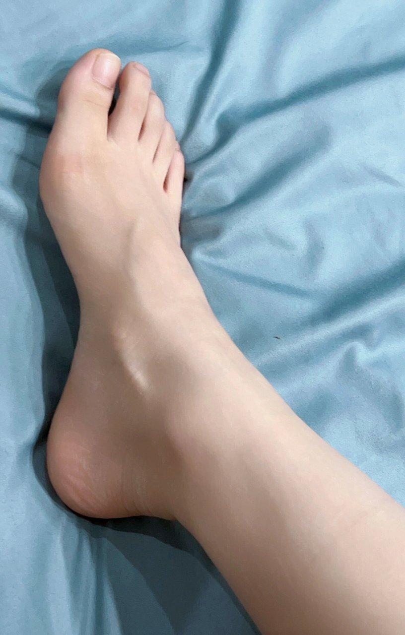 从脚趾长短看命运 1,劳碌命:拇趾,二趾和三趾一样长,后两趾短.