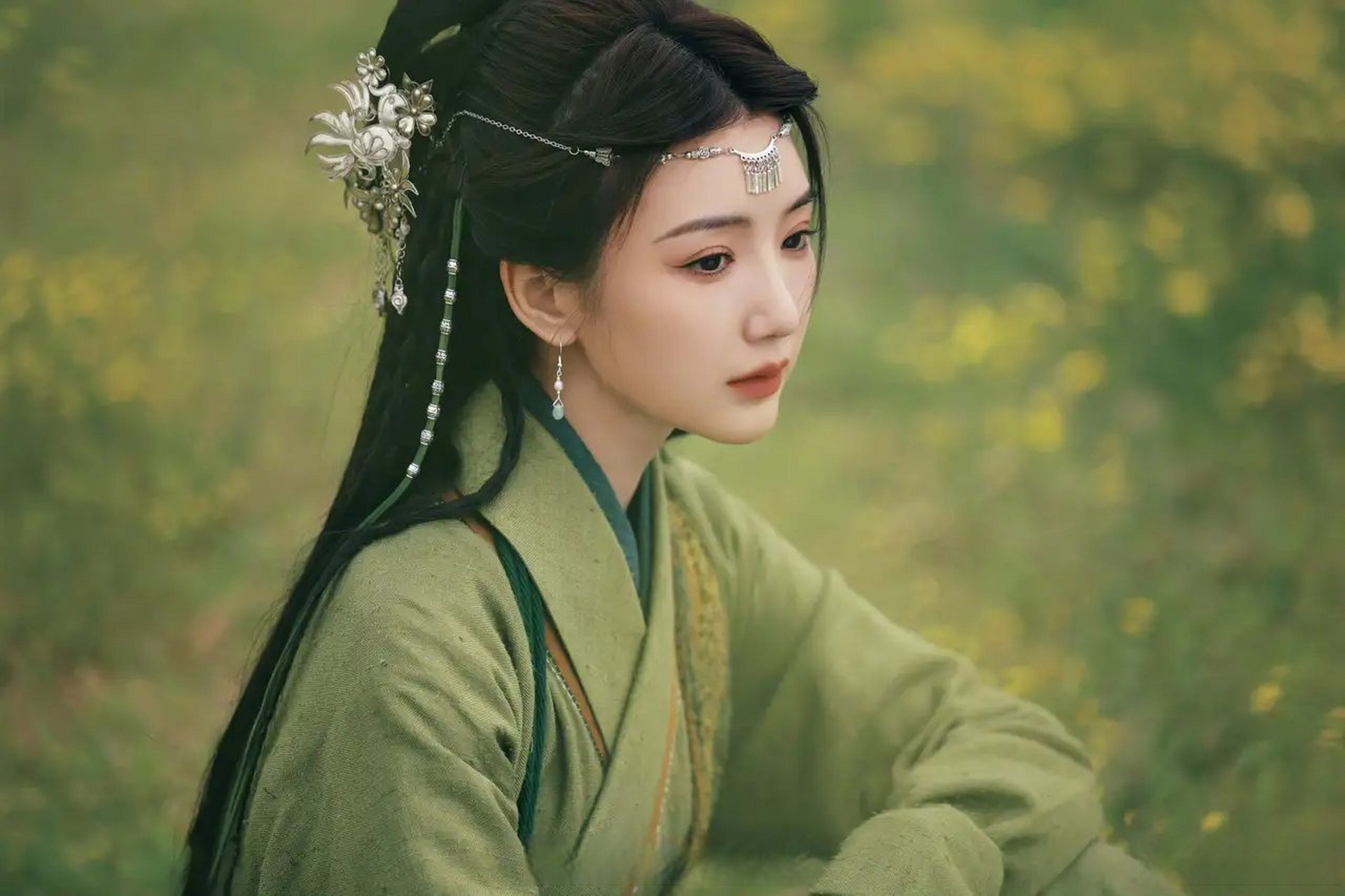 毛晓彤新古装好灵动,搭配眉心坠,行走江湖女侠的既视感,又美又飒[期待