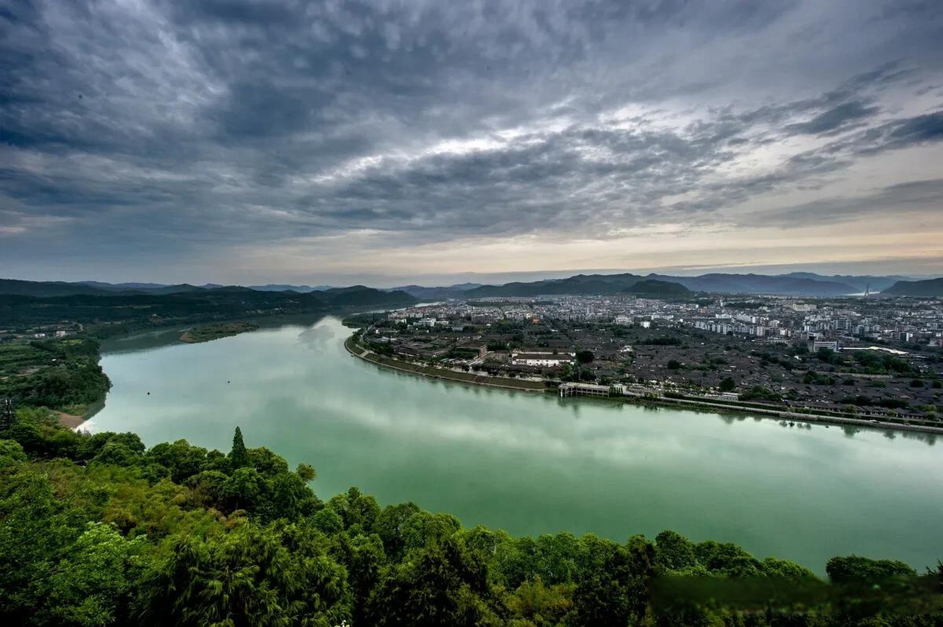 南溪长江第一湾,名副其实.