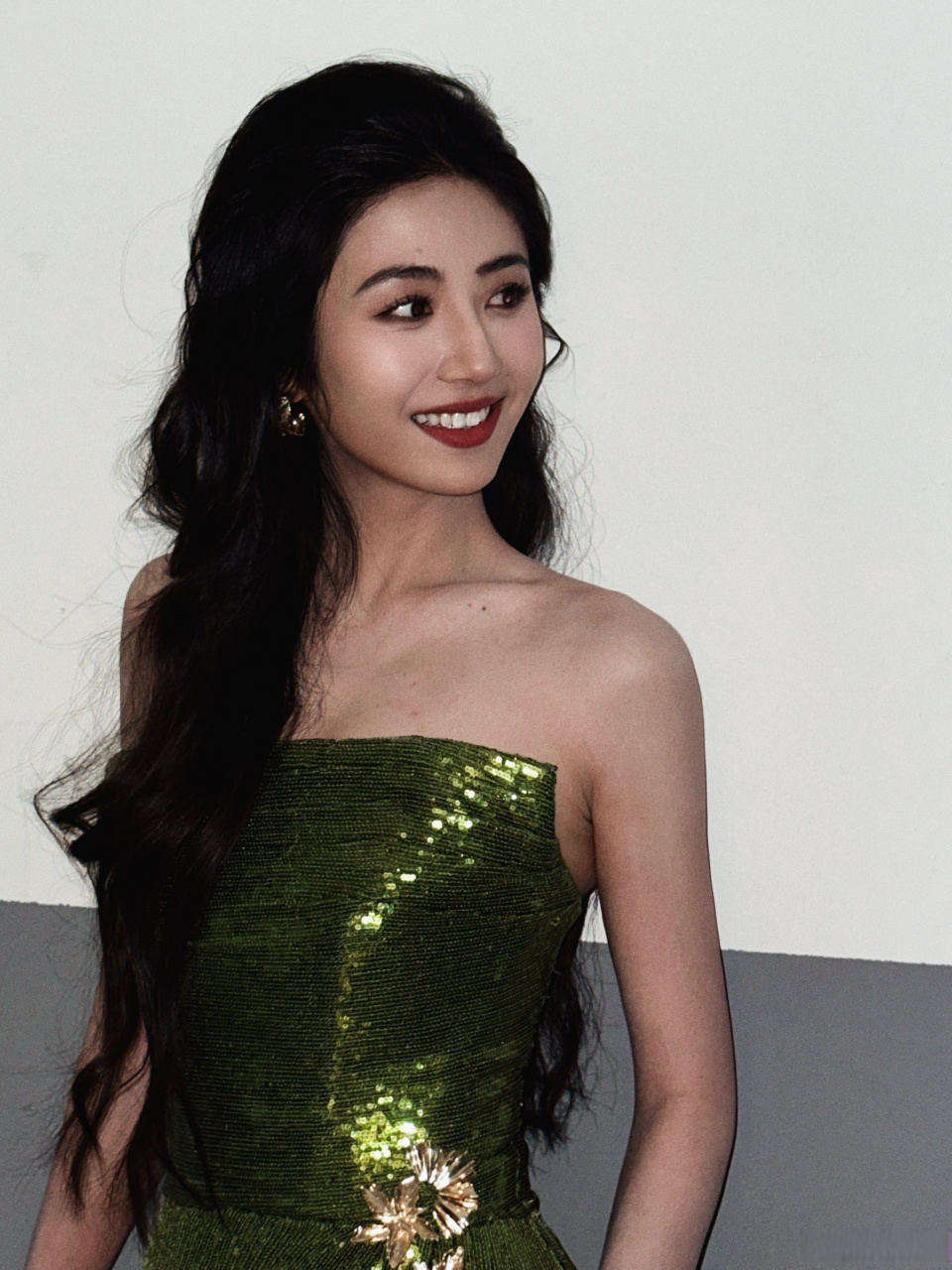 恒心致善,1月8日与#2023年度慈善盛典# 红毯主持人苏眉月 (我本人🙋