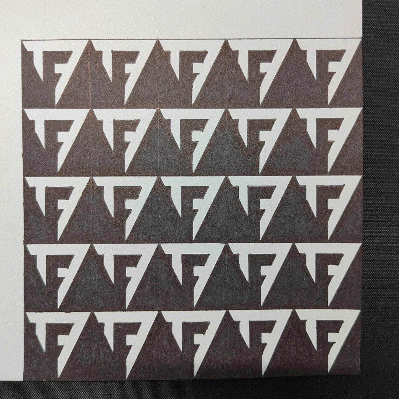 分享/平面构成作业 作业:重复构成 图例:大15㎝×15㎝,小3㎝×3㎝