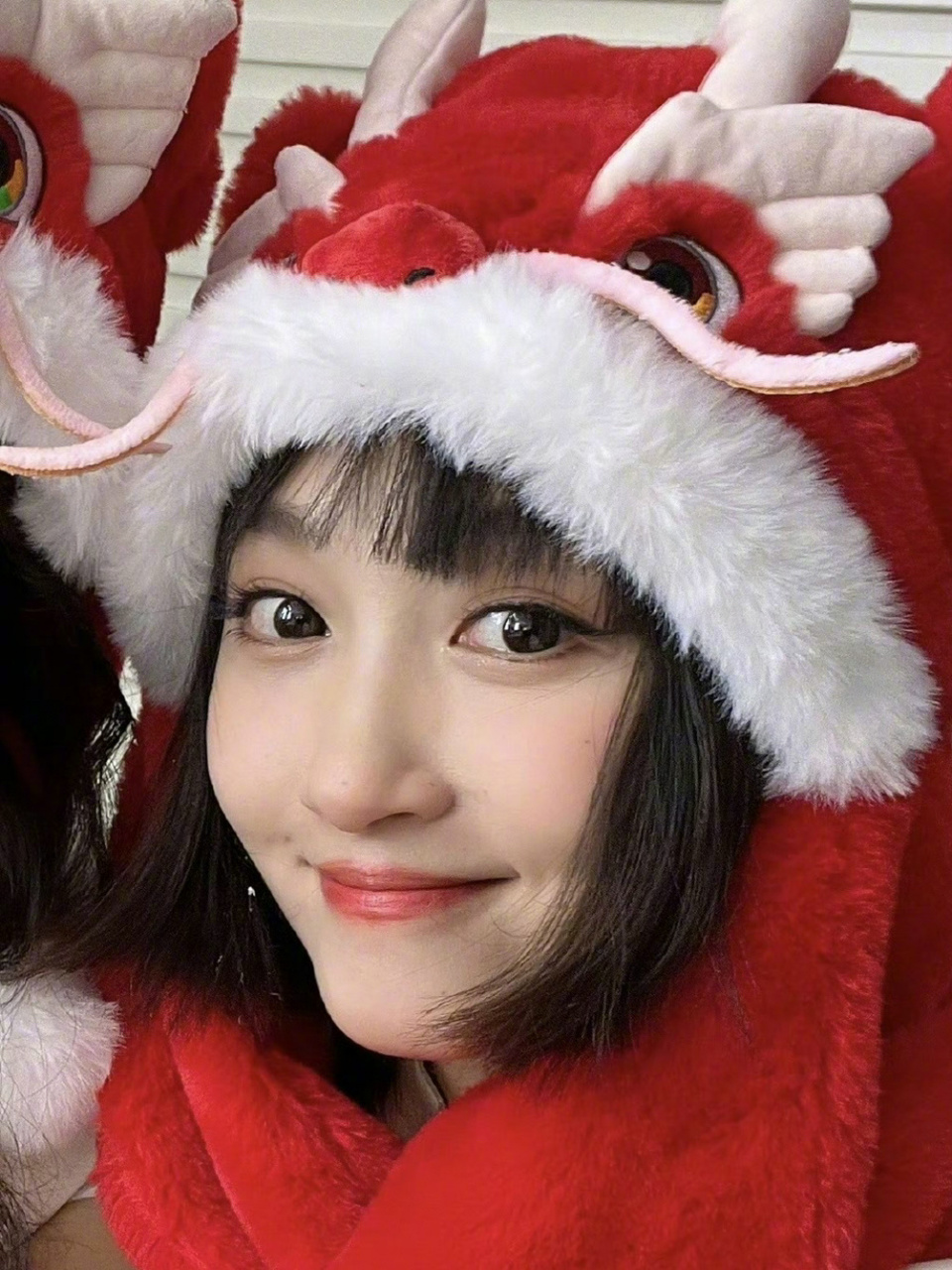 咪咕星鲜事#关晓彤短发晓彤关晓彤 的新短发造型9615卷发 眉上