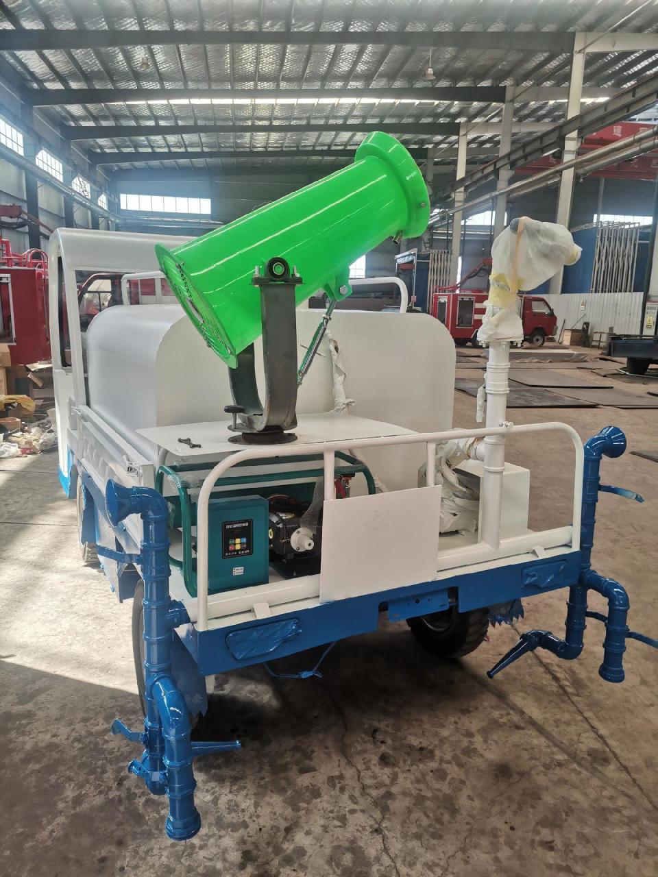 小型电动四轮雾炮洒水车.小型工程电动四轮雾炮洒水车1万5一台出厂价