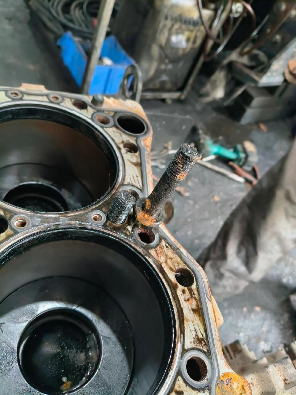 日本三菱4m50发动机检修