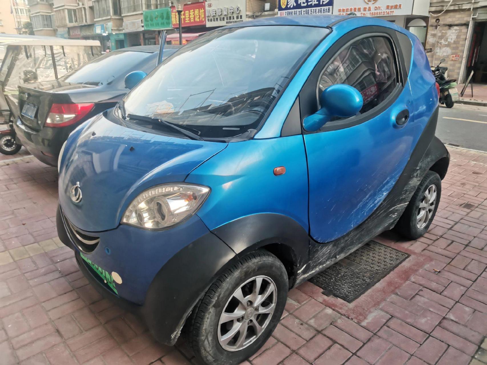 17年差几天新能源汽车吉利全球鹰k12,安全行驶七万公里,蓝色小可爱