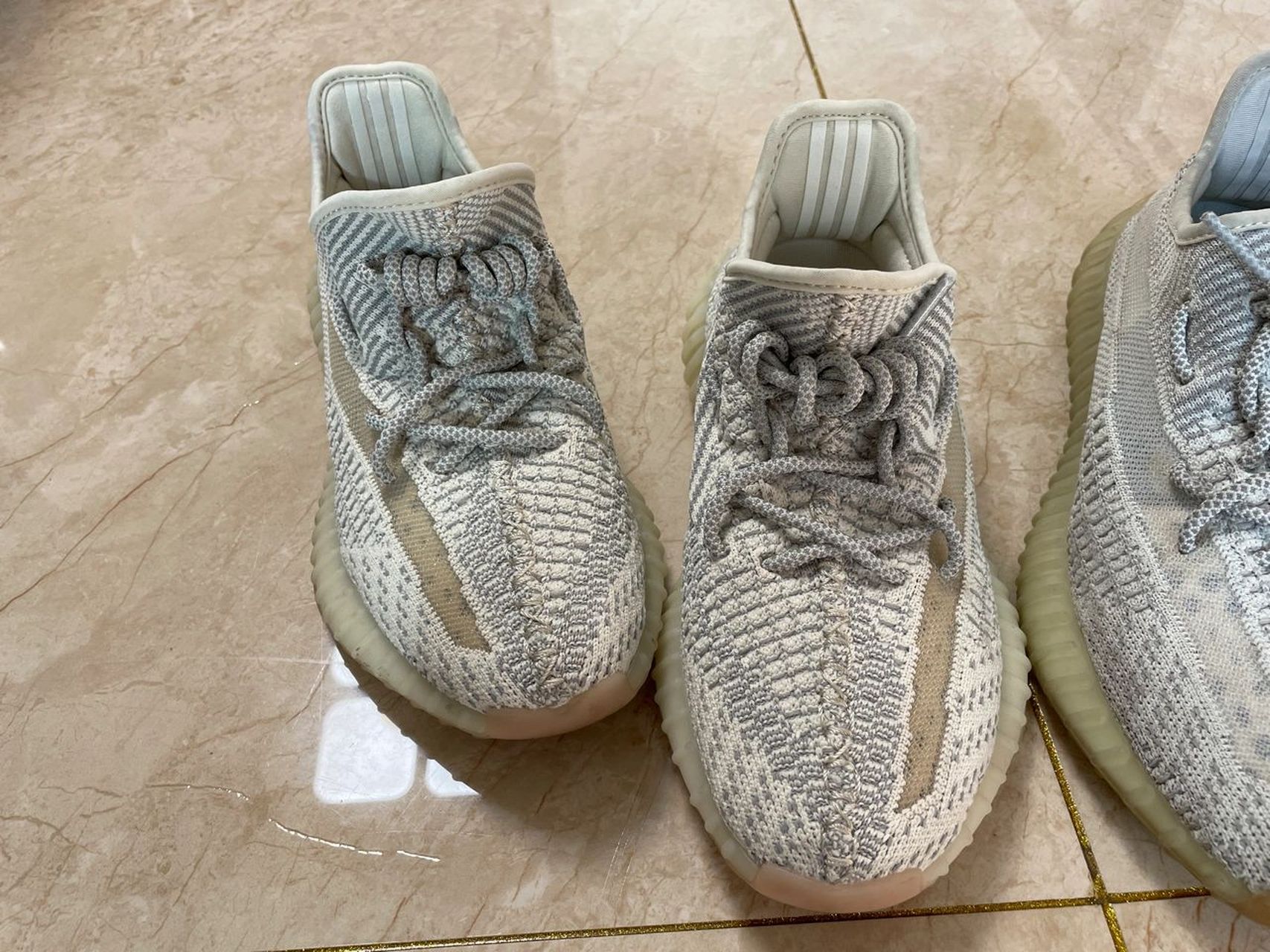 yeezy350芝麻天使vs灰天使 灰天使得物给男朋友买的 芝麻天使是自穿的