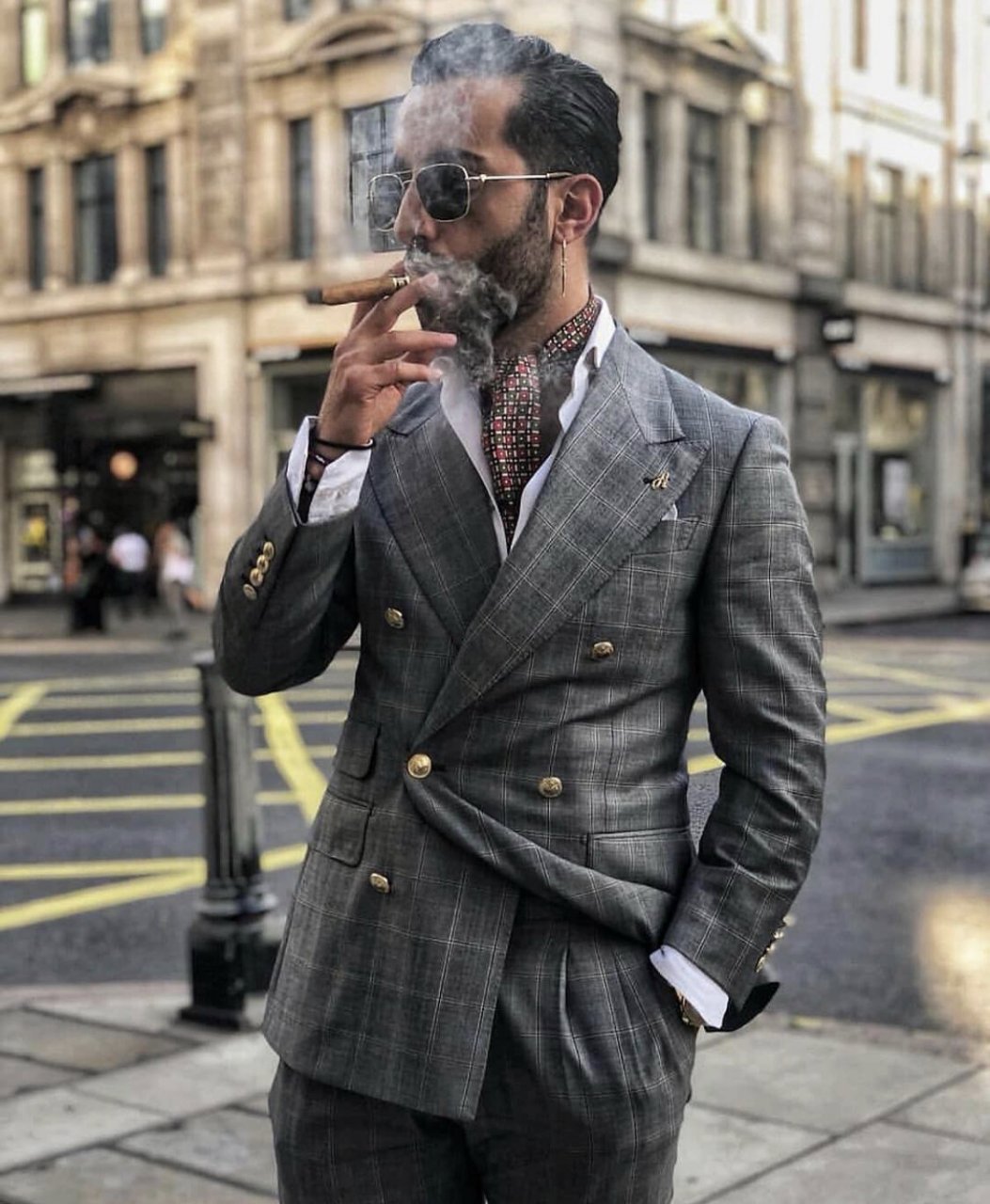 优雅抽烟的涨姿势装备01 08 	 经常抽烟的男人身上,不会有言情小说