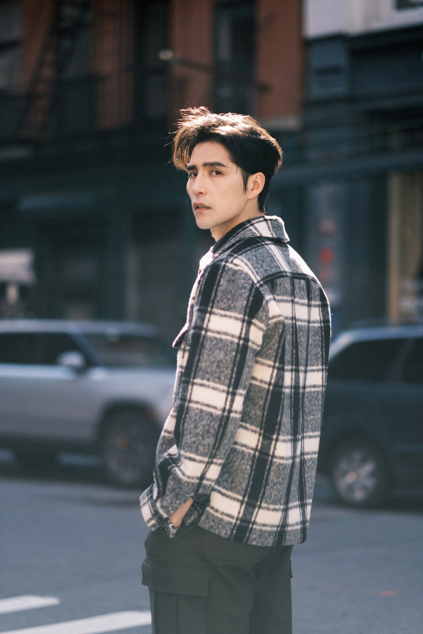 阿云嘎# 春分雨脚落声微,柳岸斜风带客归.