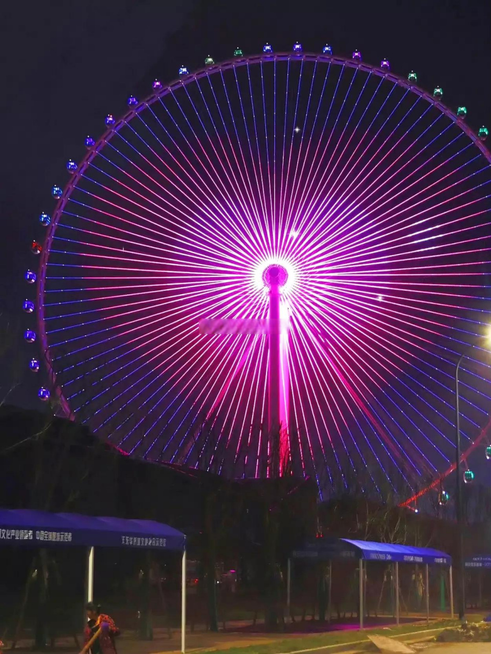 安徽合肥  合肥正大广场的摩天轮,灯光全新升级,转一圈13分14秒,真是