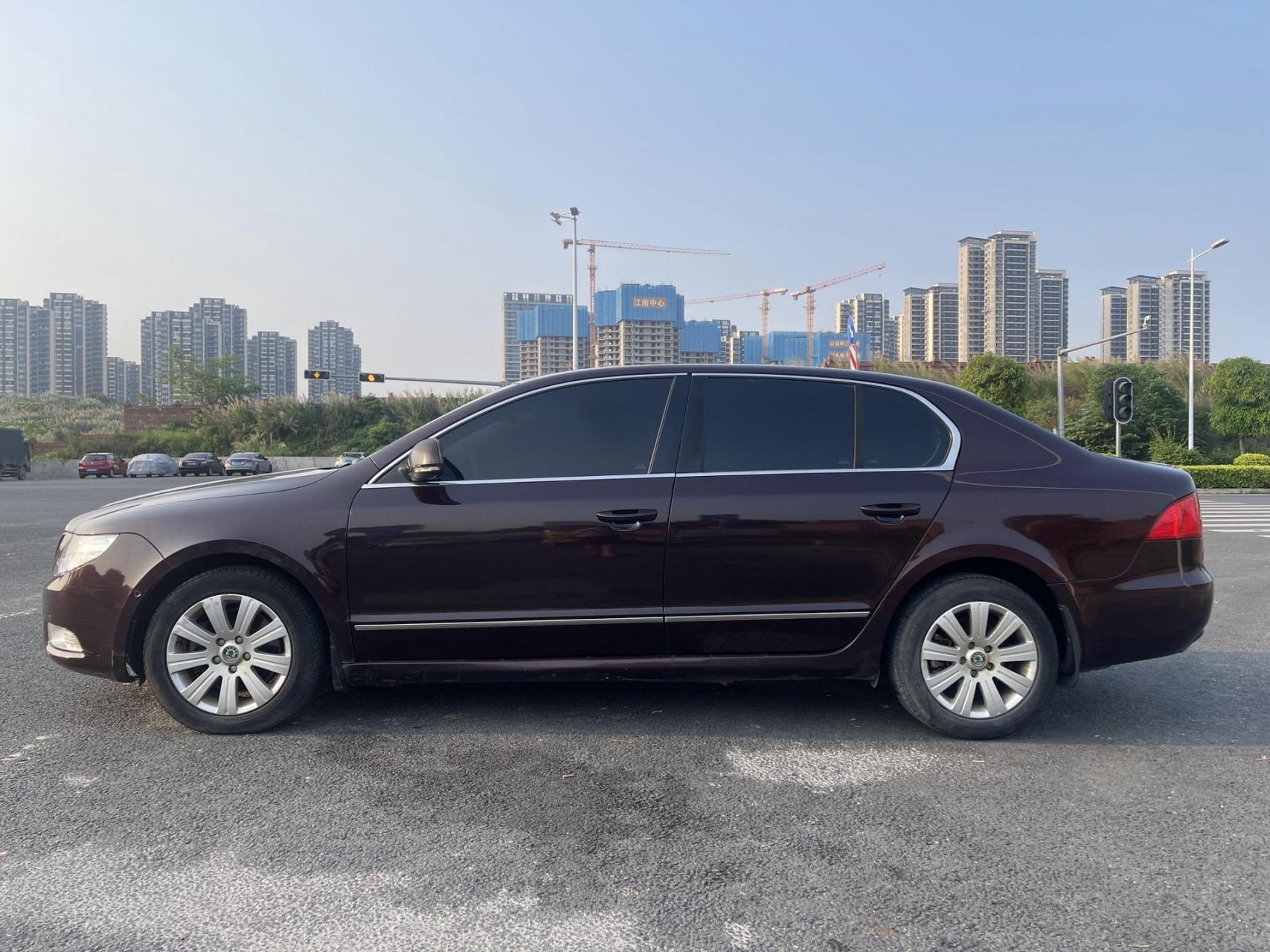 12年斯柯达昊锐顶配,费用刚买.上架12年3月斯柯达昊锐1.