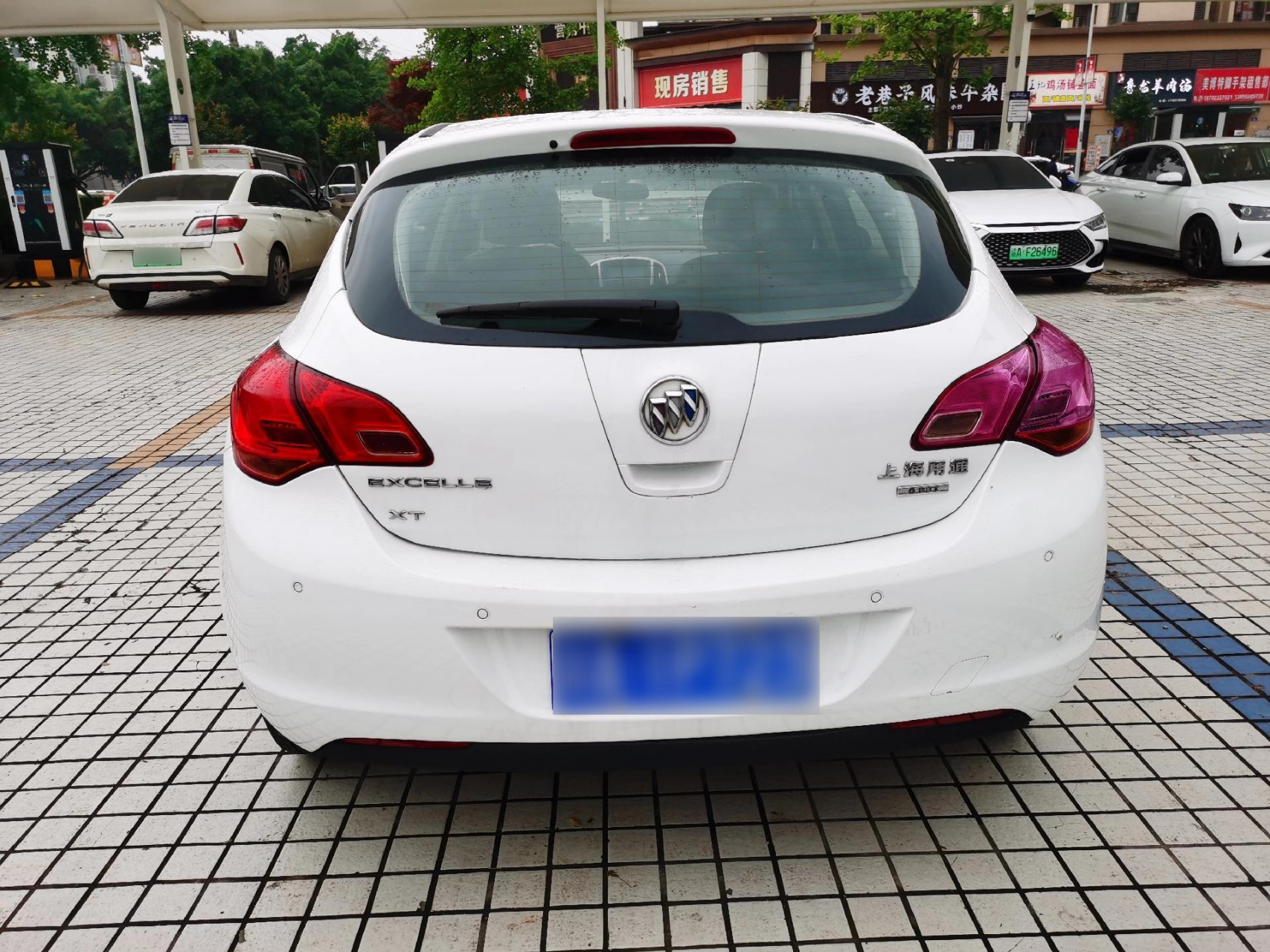 13年上牌美女代步车,别克英朗xt两厢车,内外成色好,没得事故,自动挡带