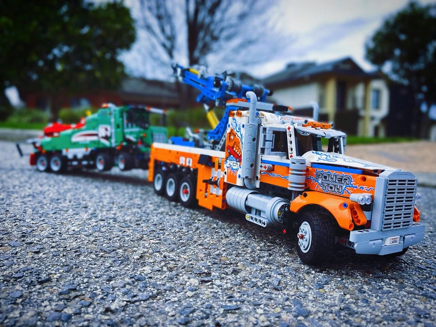 乐高 42128 重型拖车 对于喜欢technic的人来说,它有很多功能,但看不