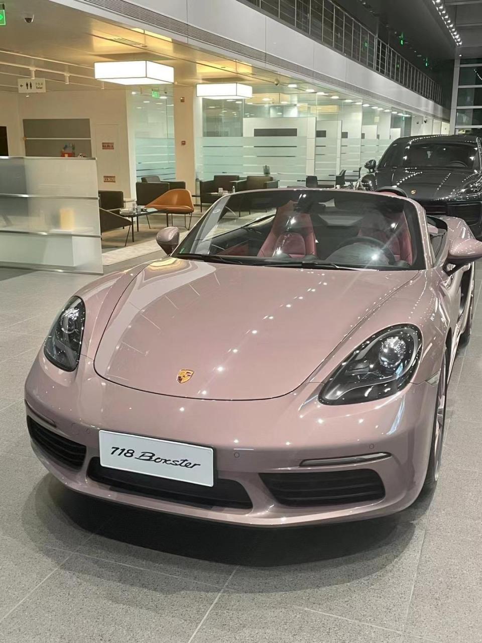 保时捷 718 boxster07 冰莓粉/黑红 732700 现车 配置:sc组件,助力