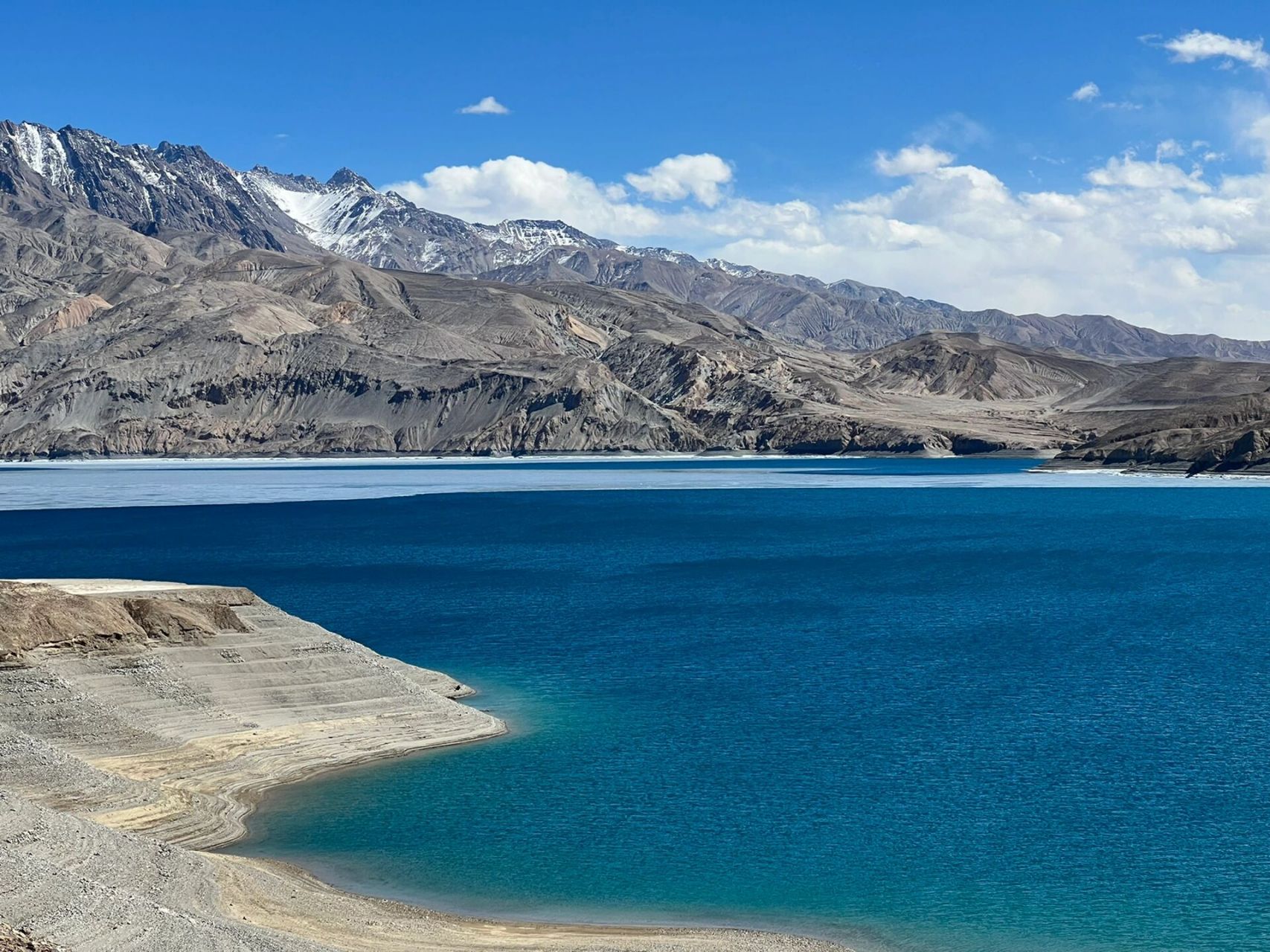 班迪尔蓝湖太美了!!去盘龙古道途径必打卡 3.17下午两点左右到的,📍