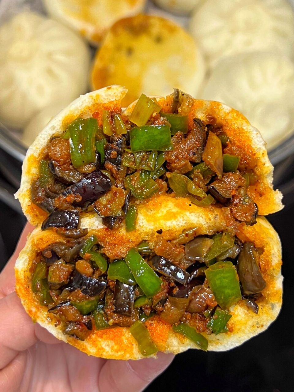 辣辣的青椒茄子包子～ 出锅我连炫3个,真心控制不住 #这是家的味道