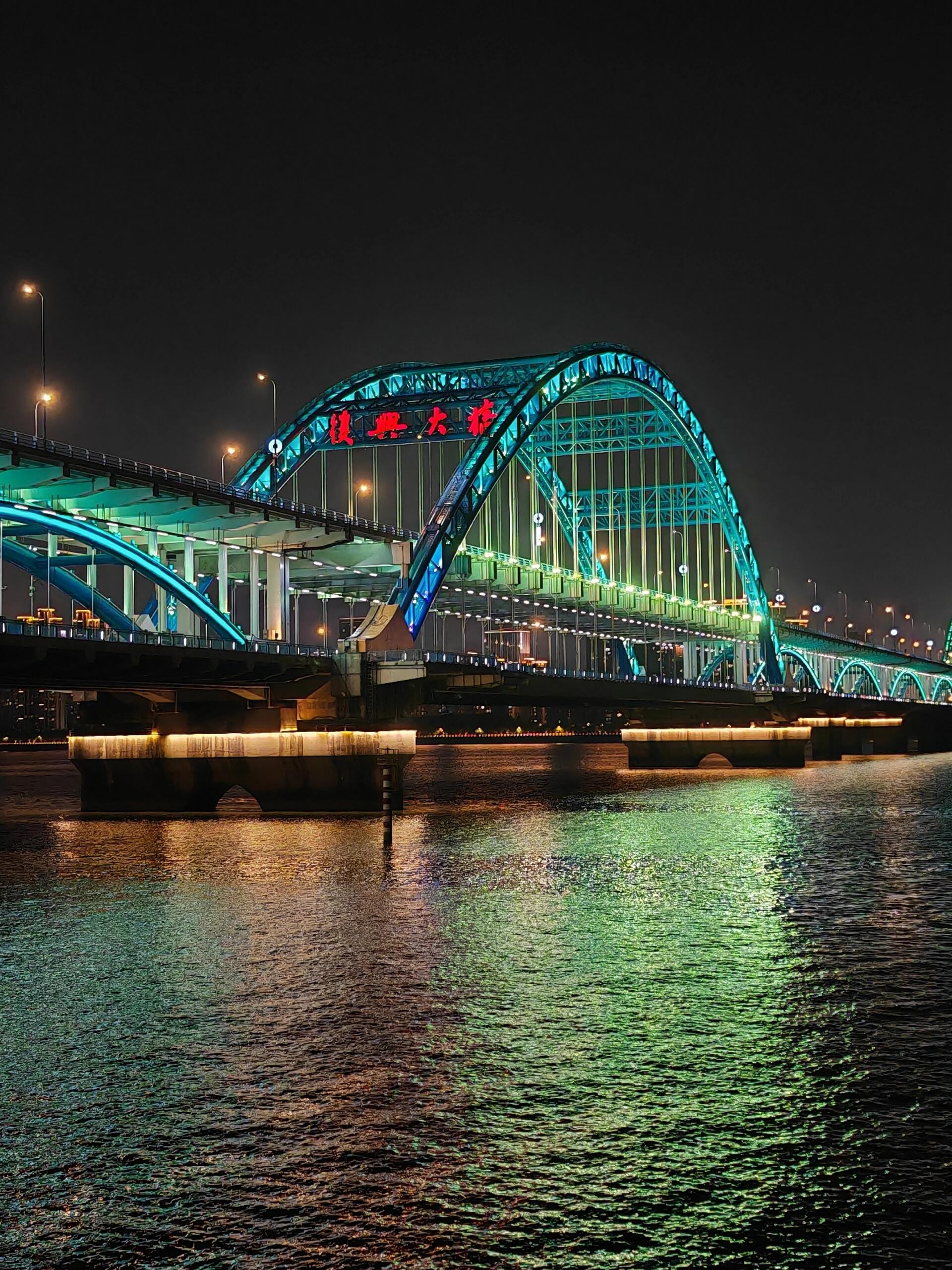 复兴大桥61杭州夜景 从江城路一路到之江路 上楼梯可以上到复兴大桥