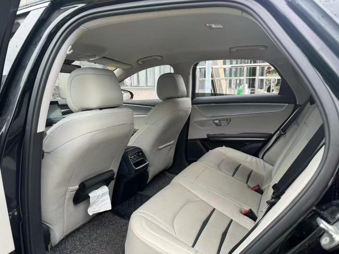 比亚迪e9豪华准新车