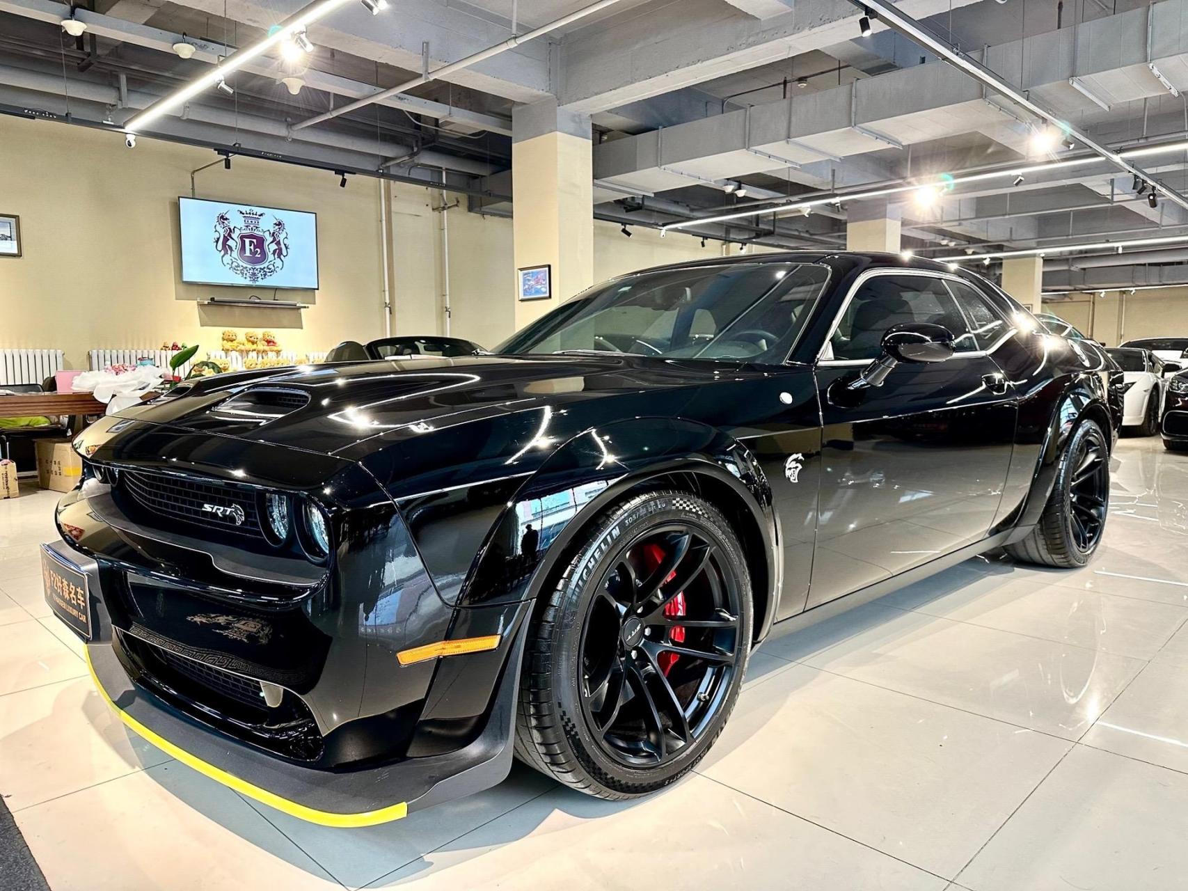 98全新道奇挑战者地狱猫srt宽体版,大满配,新车落地170万  ,现仅需