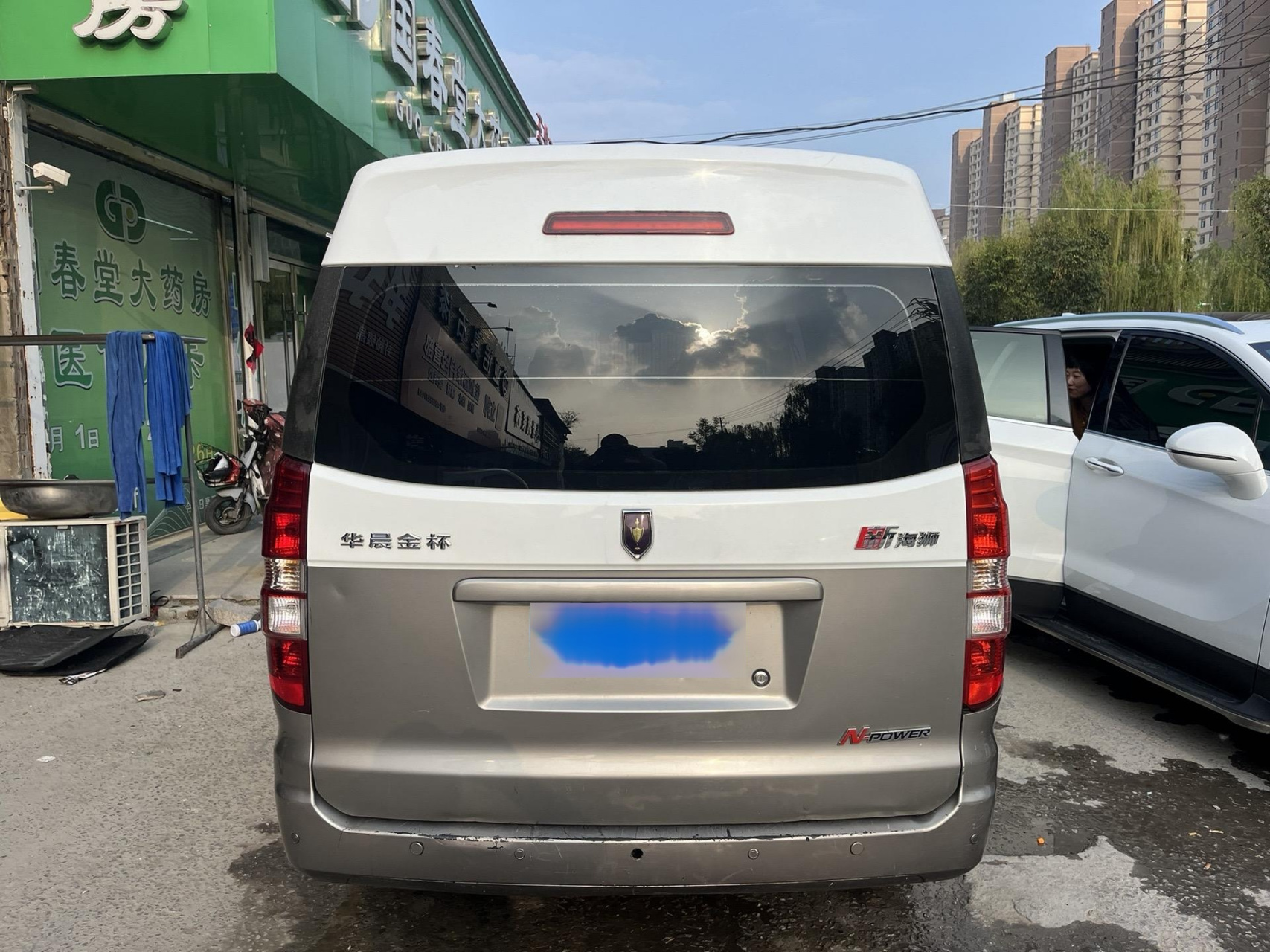 到店2020年4月份的金杯面包车加长版了,带中央空调方向助力空调 现在