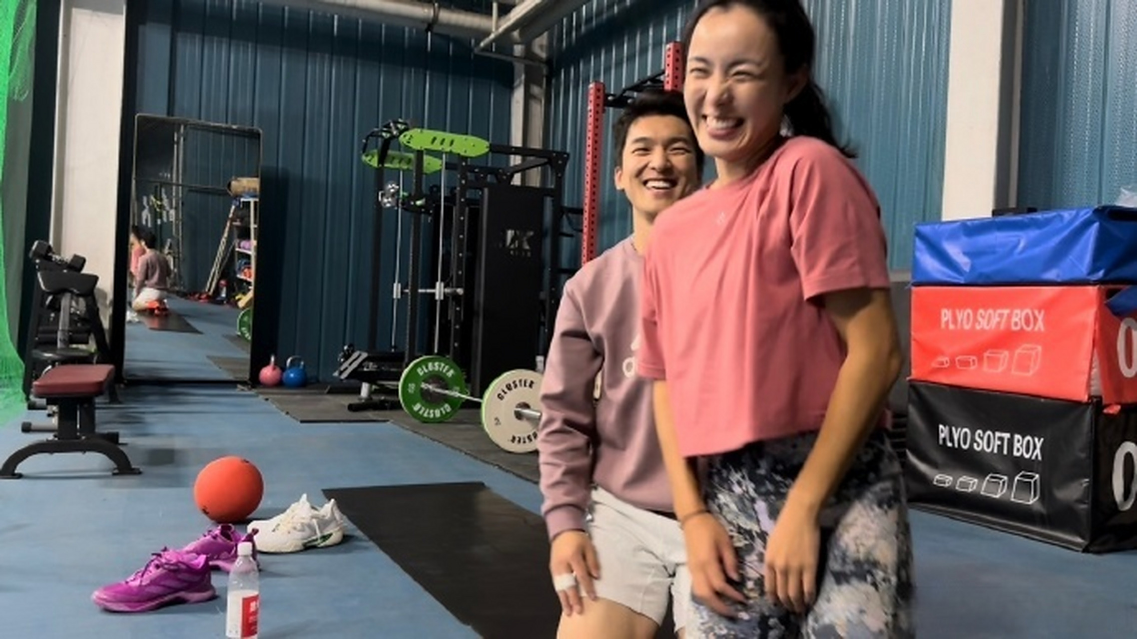 [心]中国网球运动员王蔷晒出和男友张浩的合影,官宣恋情.祝贺两人.