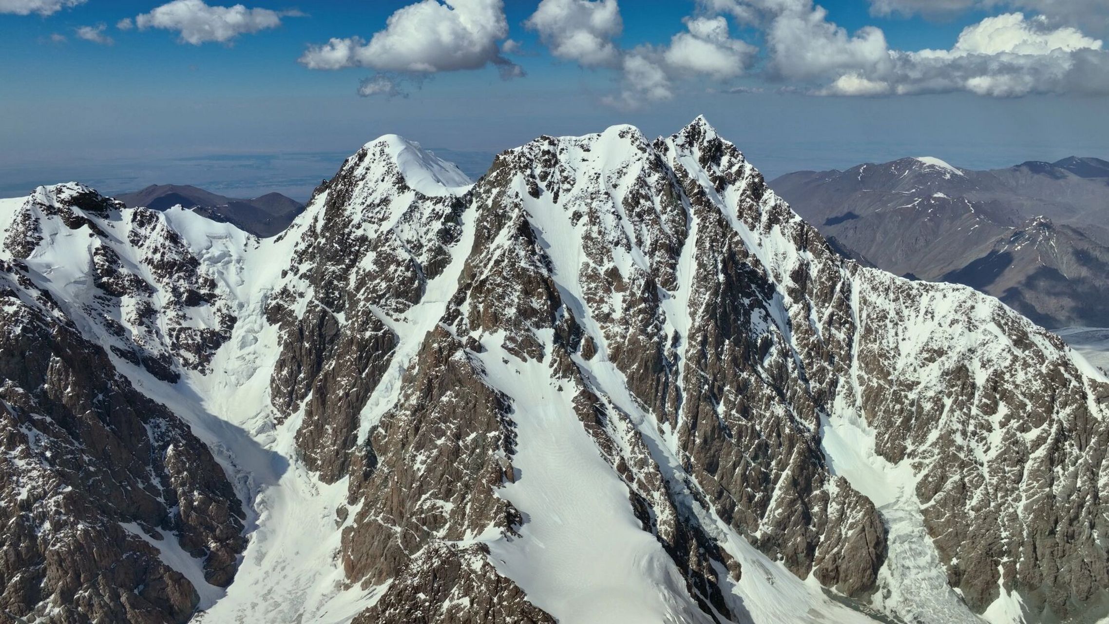 天山主峰图片